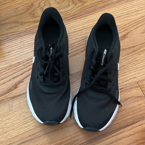 Nike Revolution US 7 Black - Picture 2 of 4